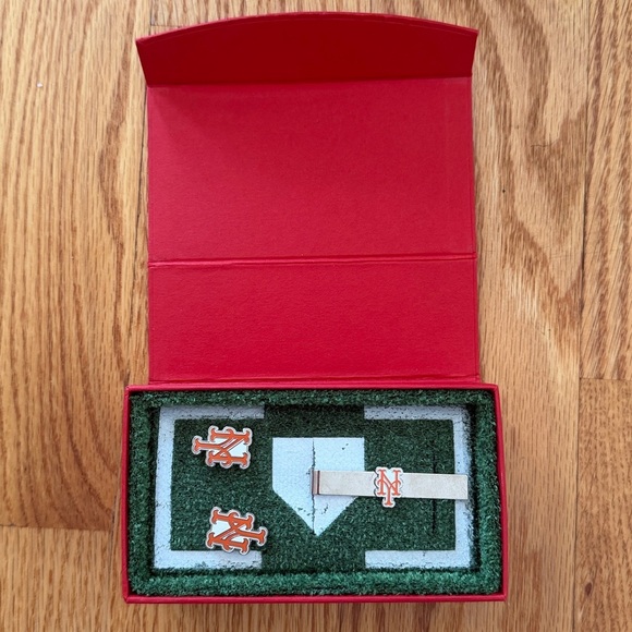 MLB New York Mets Team Logo Tie Clip & Cufflinks Baseball Gift Box - Picture 6 of 10